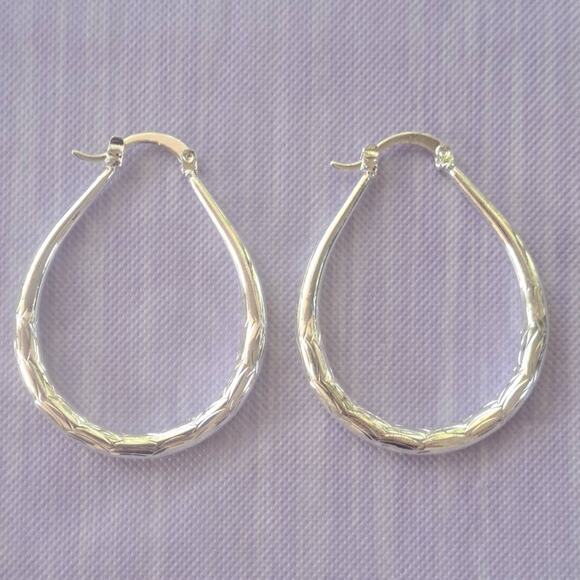 Large Silver Elegant Oval Hoop Earrings For Women - Picture 5 of 7